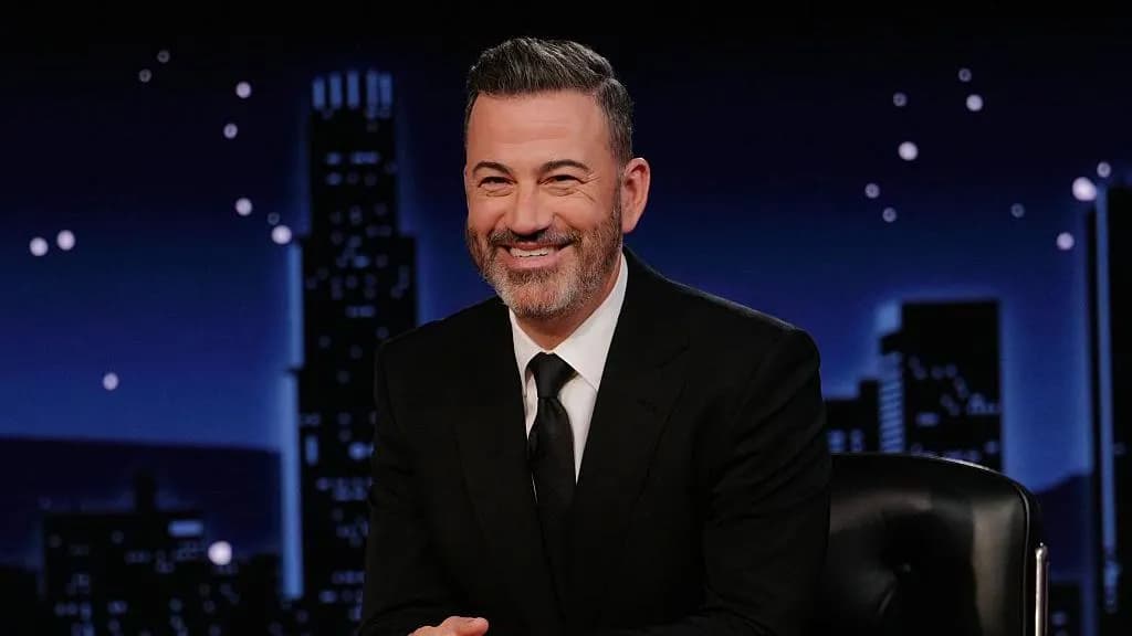 Jimmy Kimmel rikthehet në ekran pas pezullimit për deklaratat kundër Charlie Kirk