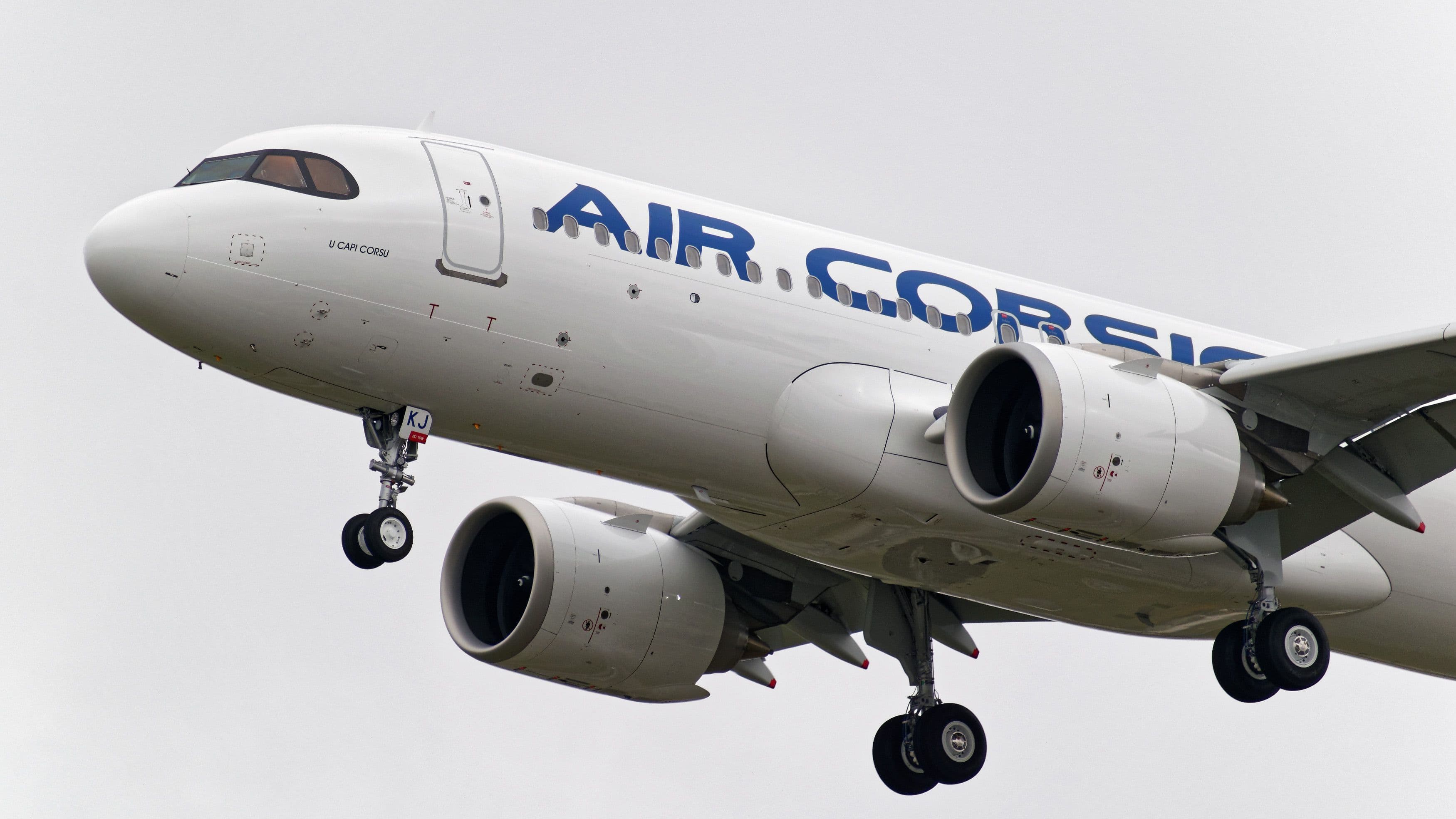 E pazakontë: Aeroplani mbeti në ajër për një orë, kontrollorin e zuri gjumi