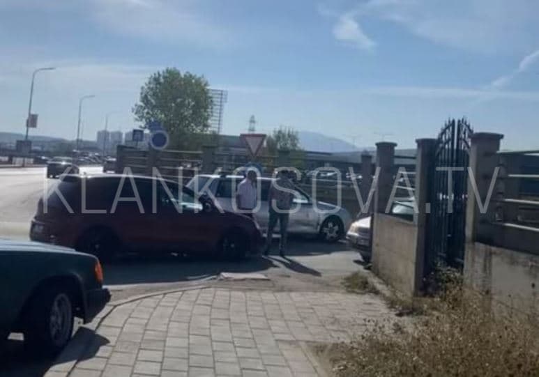 Aksident trafiku në hyrje të Drenasit