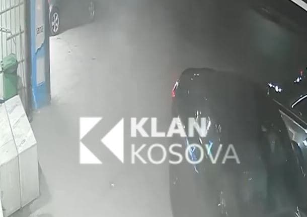 Vetura përplaset për shtylle në Çagllavicë (VIDEO)