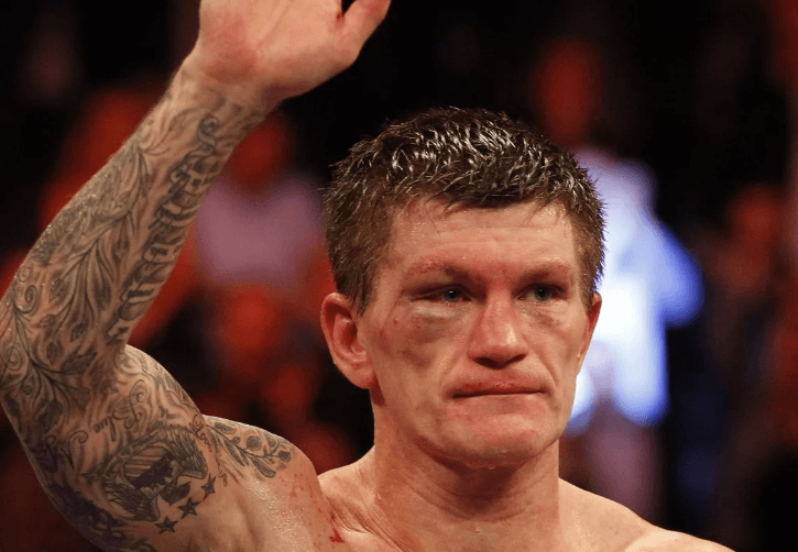 Vdes në moshën 46-vjeçare, kampioni i boksit Ricky Hatton