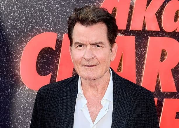Charlie Sheen zbulon se ka kryer marrëdhënie seksuale me burra
