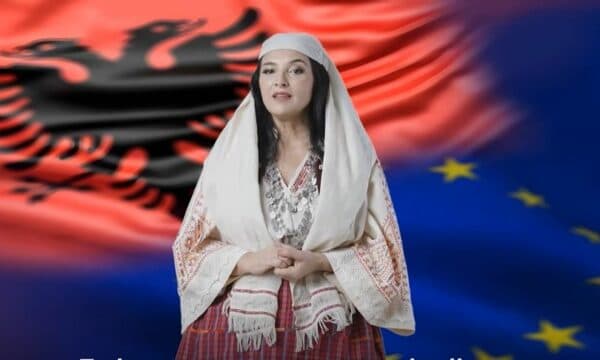 Diella bëhet me Facebook, mesazhi i parë i saj (VIDEO)
