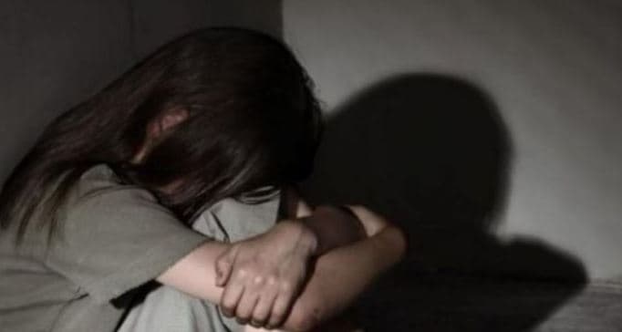Një 11-vjeçare rrihet dhe xhirohet nga disa vajza në Shkup
