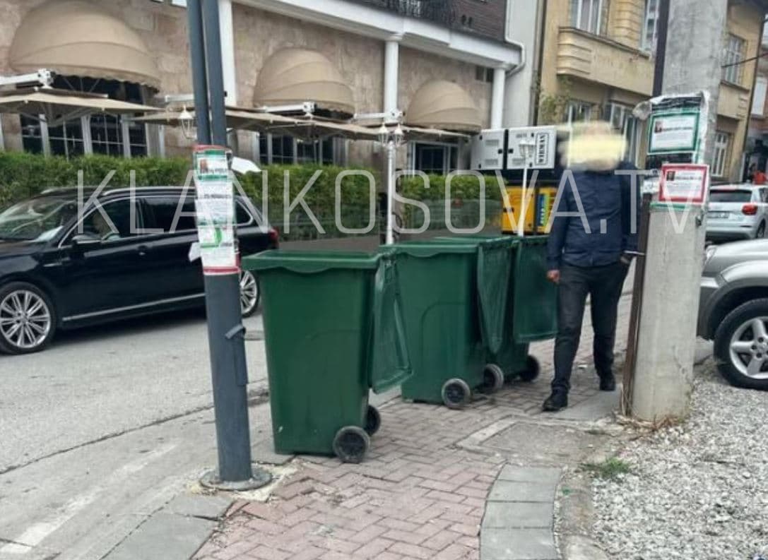 Kontejnerët në trotuaret e Pejës pengesë për nxënësit – ankohen banorët