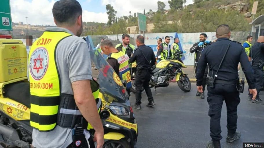 Katër të vrarë e disa të plagosur nga të shtënat në një autobus në Jerusalem