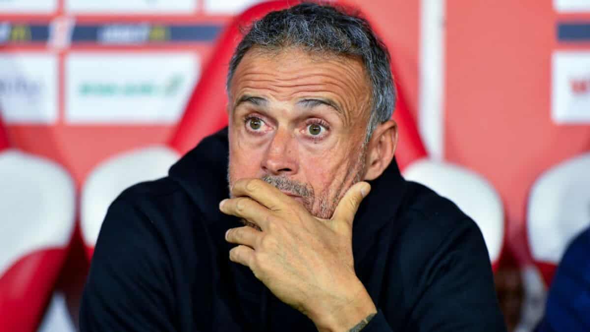 Luis Enrique i PSG-së fiton Trofeun "Johan Cruyff" si trajneri më i mirë