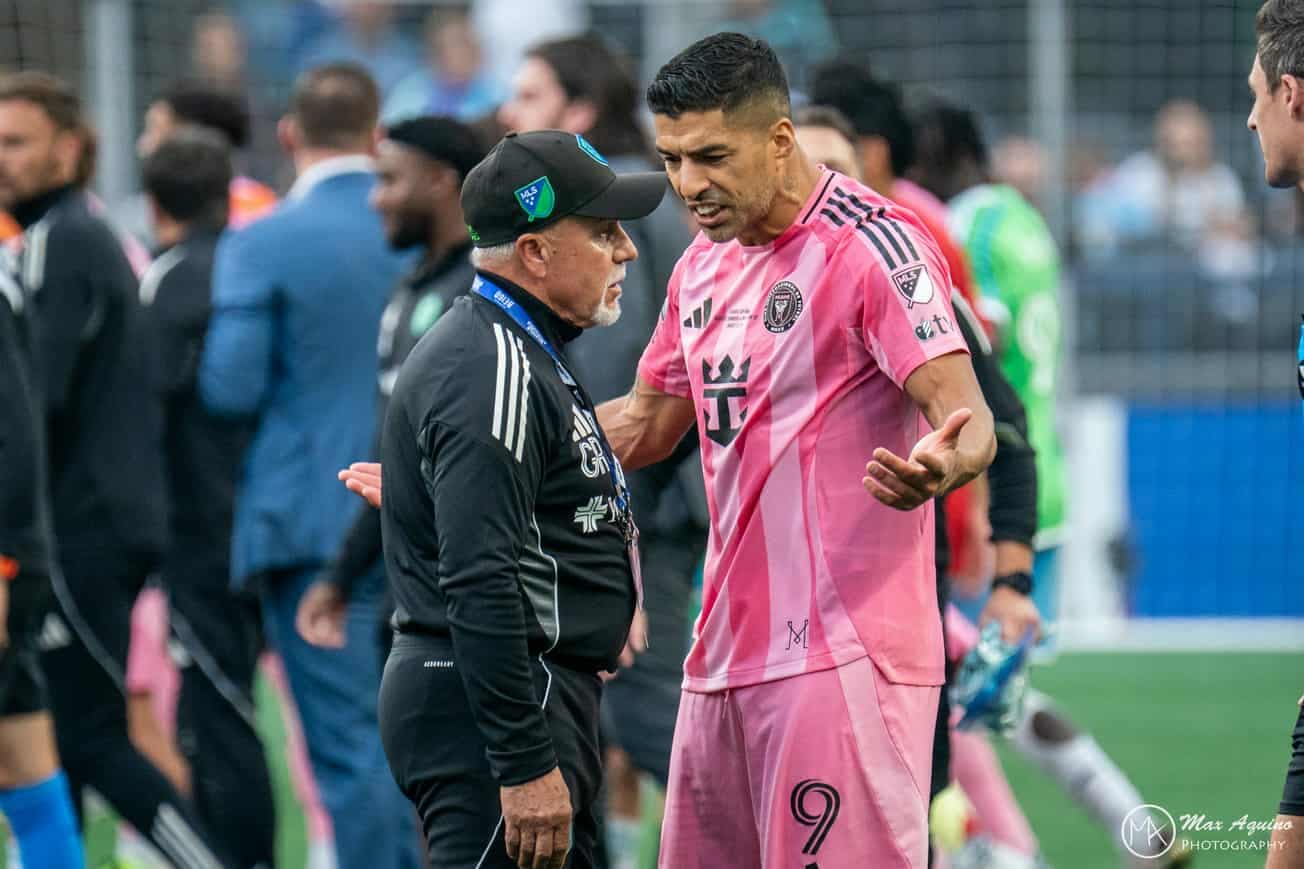 Pështyu kundërshtarin, MLS dënon Luis Suarezin