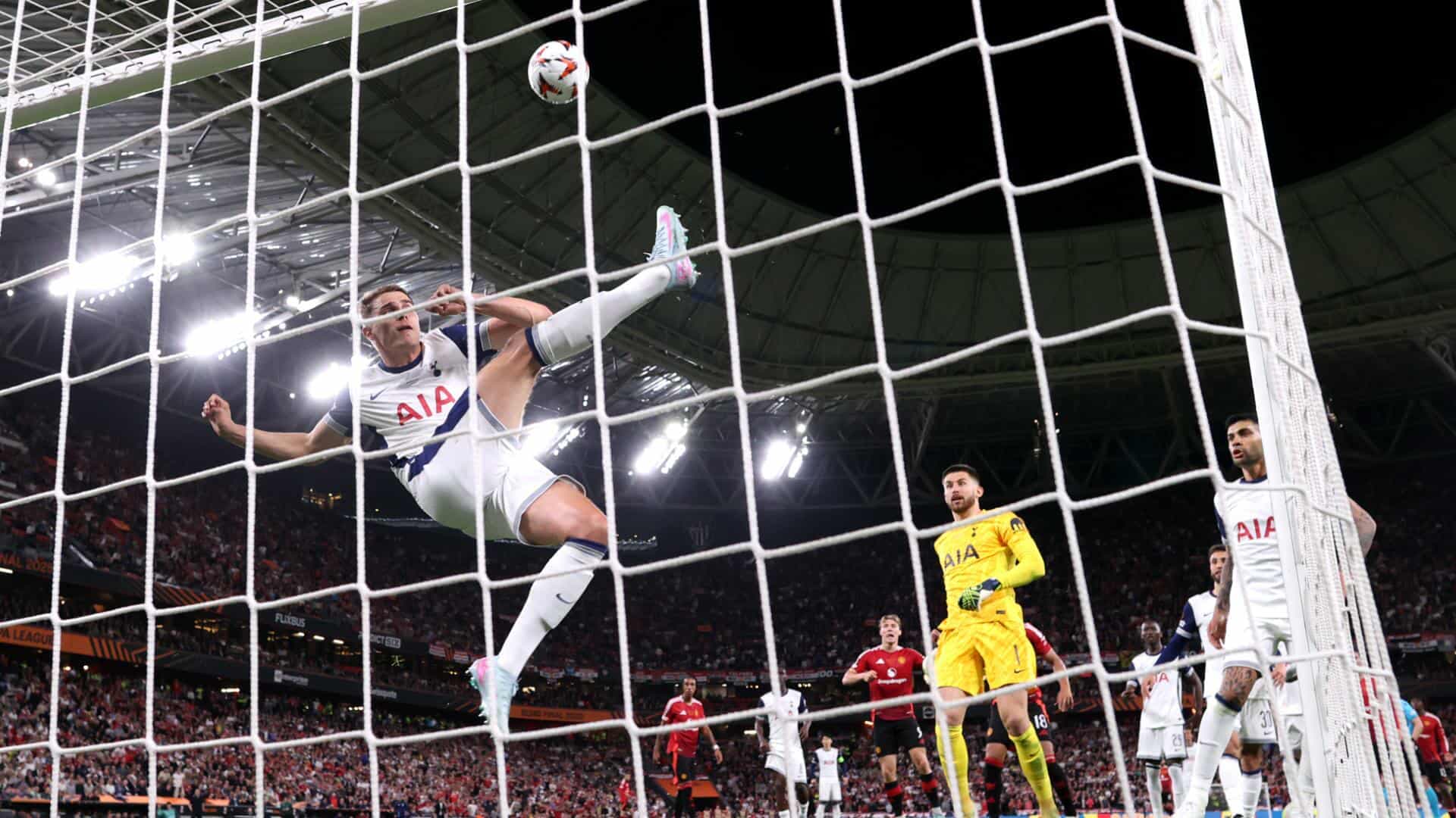 Është duke shkëlqyr te Tottenham, Real Madrid në "gjurmët" e mbrojtësit holandez