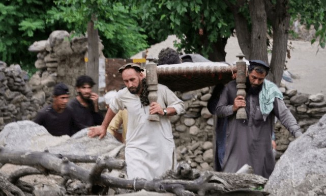 Numri i të vdekurve nga tërmeti në Afganistan shkon në 1 mijë e 400