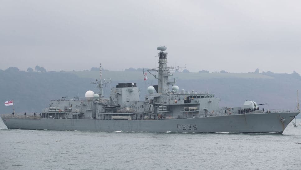 Kina paralajmëron Britaninë dhe ShBA-në pasi anijet u kaluan nëpër Ngushticën e Tajvanit