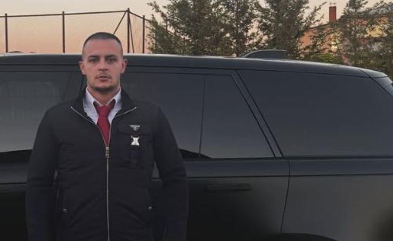 Reperi nga Drenica kërkesë ndjekësve: Zgjedhjet po afrohen, votoni Don Xhonin se tjetër s’bën