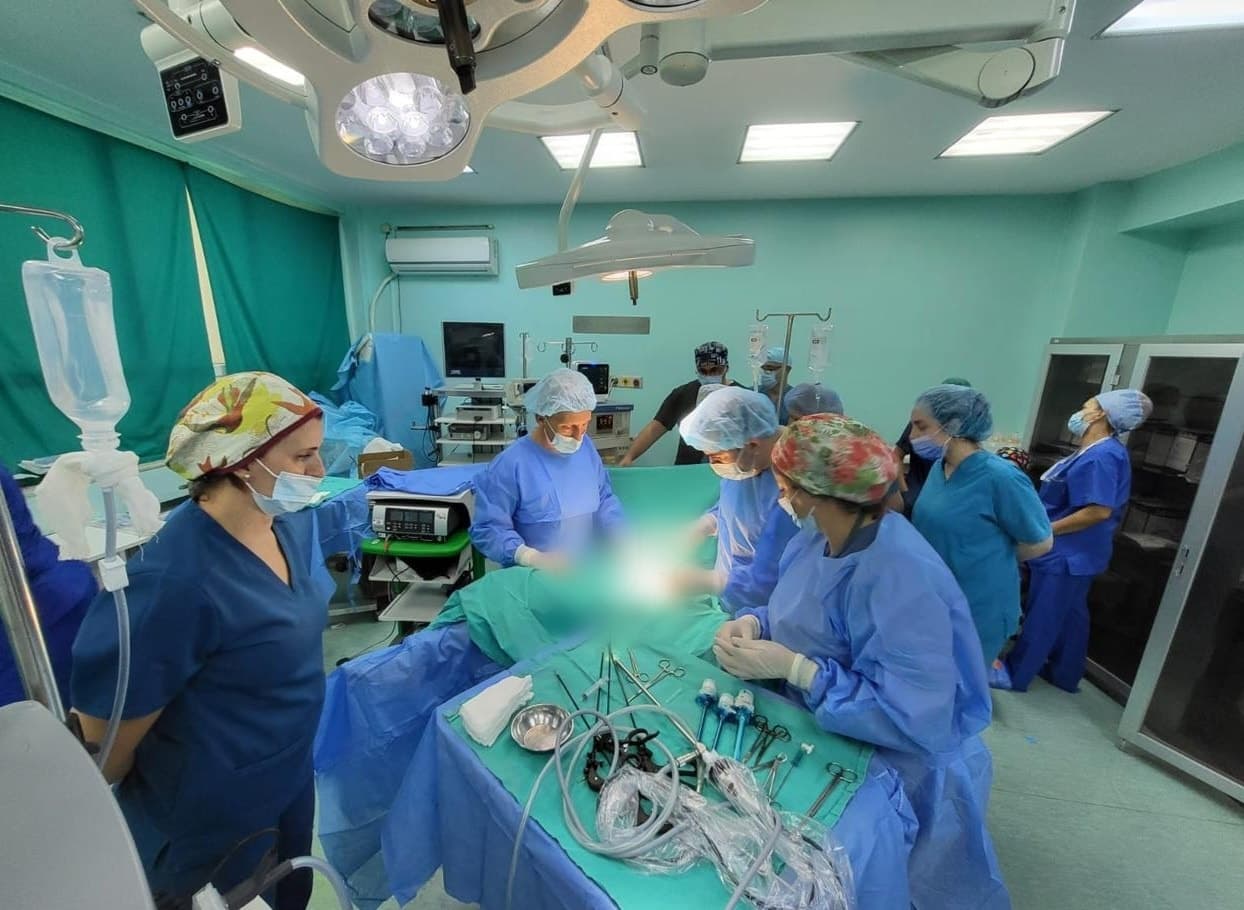 Kryhen dy operacione të rralla në Klinikën Gjinekologjike