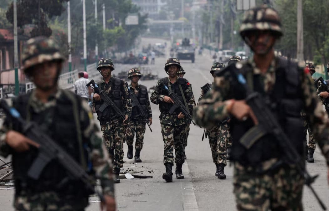 Ushtarët ruajnë parlamentin e Nepalit pas dy ditësh protestash vdekjeprurëse
