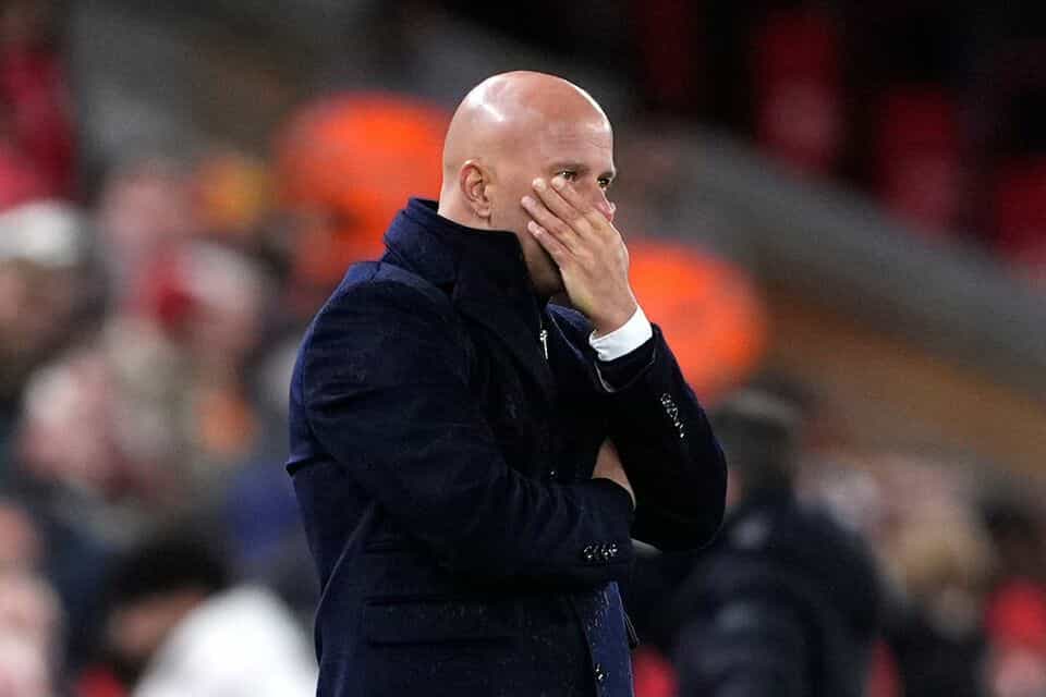 Arne Slot rrezikon seriozisht shkarkimin nga Liverpooli