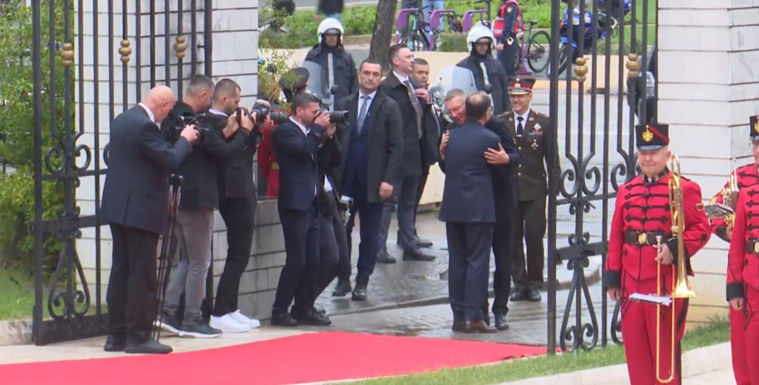 Begaj e pret me ceremoni zyrtare homologun letonez (VIDEO)