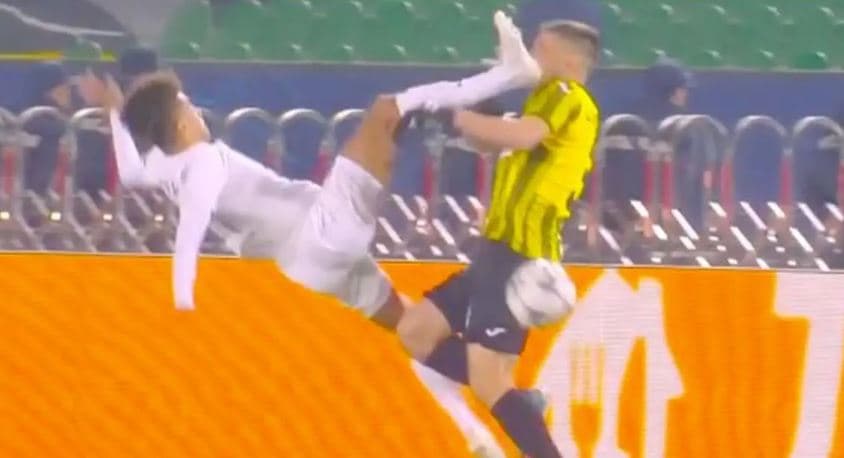 Jepet kartoni i kuq më i shpejtë në historinë e Ligës së Kampionëve (VIDEO)
