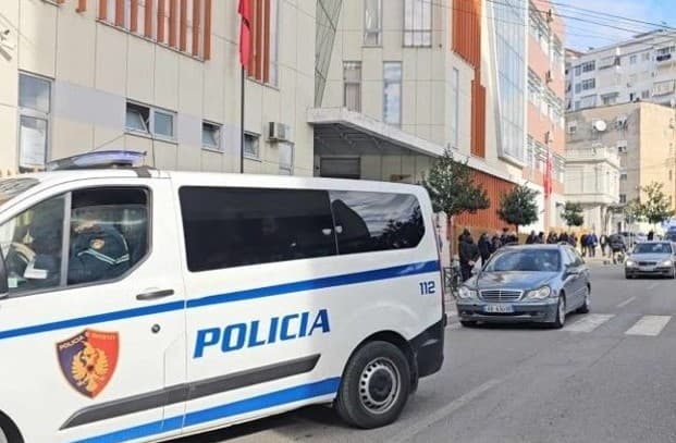 Theret me thikë për vdekje një person në Berat