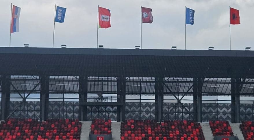 Përballja Serbi - Shqipëri, rivendoset flamuri shqiptar në stadium