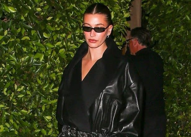 Hailey Bieber del pa pantallona rrugëve të Los Angeles