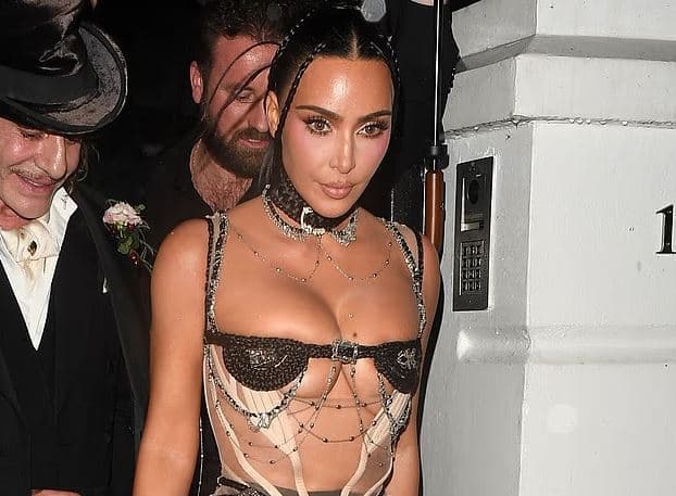 Kim Kardashian tërheq vëmendjen në Londër