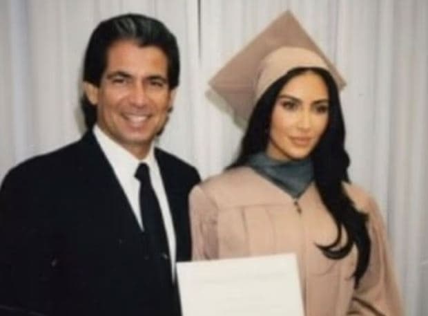 Kim Kardashian me postim prekës për babanë e ndjerë