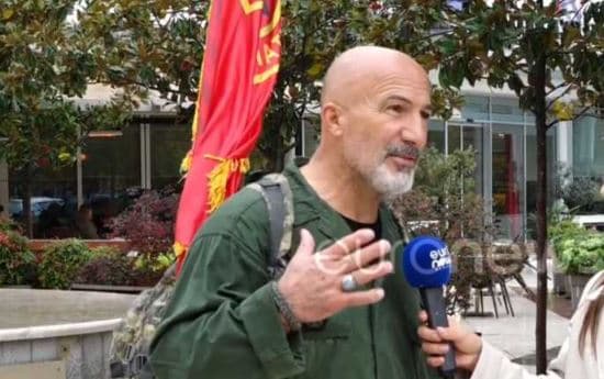 U nis në këmbë nga Kosova, veterani i UÇK-së mbërrin në Tiranë për protestën e sotme