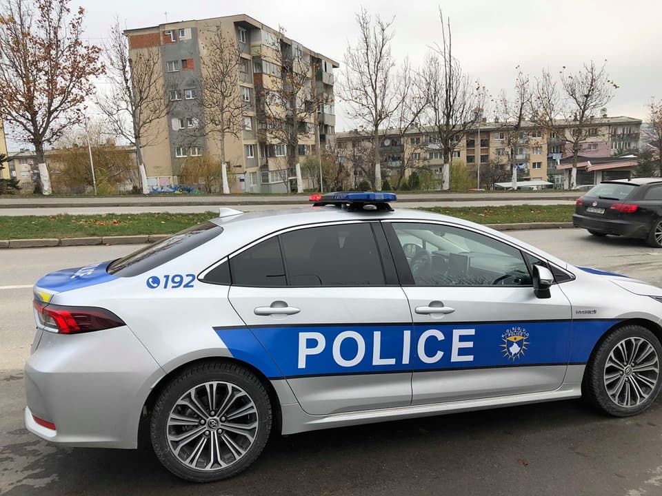 Arrestohen dy persona në Prishtinë, iu gjenden mbi 500 gramë drogë, para e armë