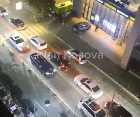 Shpërthen festa në Prishtinë e Mitrovicë pas fitores së Shqipërisë ndaj Serbisë