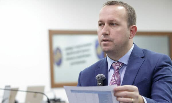 Përfundon rinumërimi në 18 komuna, në proces rreth 650 vendvotime tjera – thotë Elezi