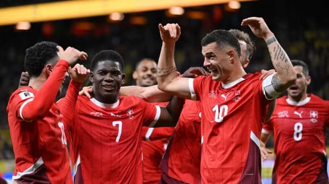 Zvicra e mposht Suedinë, e ‘blindon’ vendin e parë