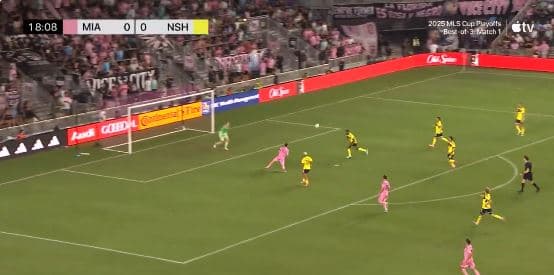 Messi realizon gol spektakolar me kokë (VIDEO)
