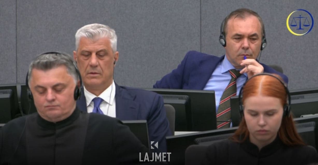Dëshmitarët e Thaçit: Smith akuzon mbrojtjen, Hill shtyn dëshminë prapë (VIDEO)