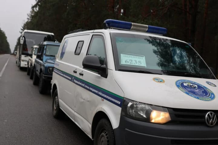 Lirohen 31 civilë ukrainas të burgosur në Bjellorusi