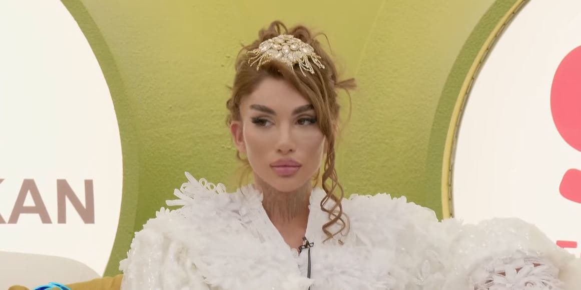 Bia Khalifa pendohet për fjalët ndaj Elijonës, i kërkon falje (VIDEO)