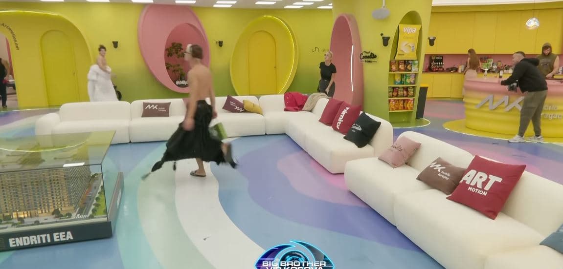 Londrimi tregon talentin e tij në modelizëm, Edi nuk i ndal të qeshuart (VIDEO)