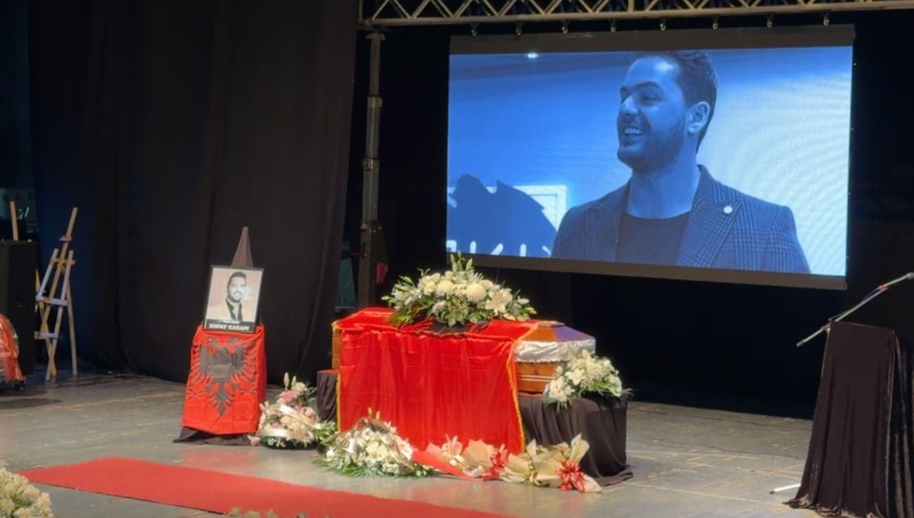 “Do të kujtojmë sa të rrojmë", artistët i japin lamtumirën e fundit Shpatit (VIDEO)