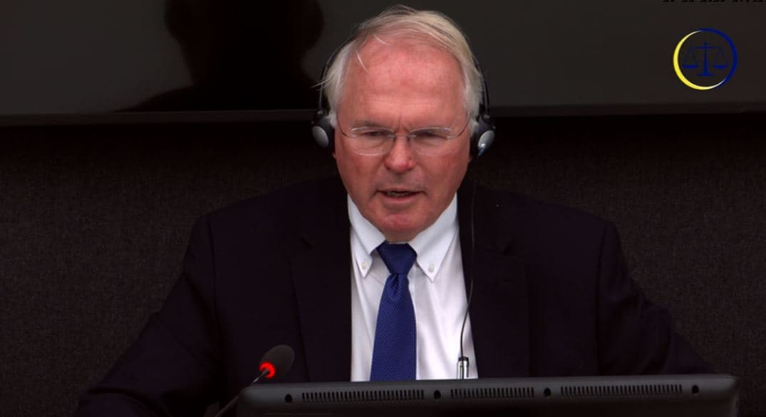 Christopher Hill, përfundon ditën e parë të dëshmisë në Hagë