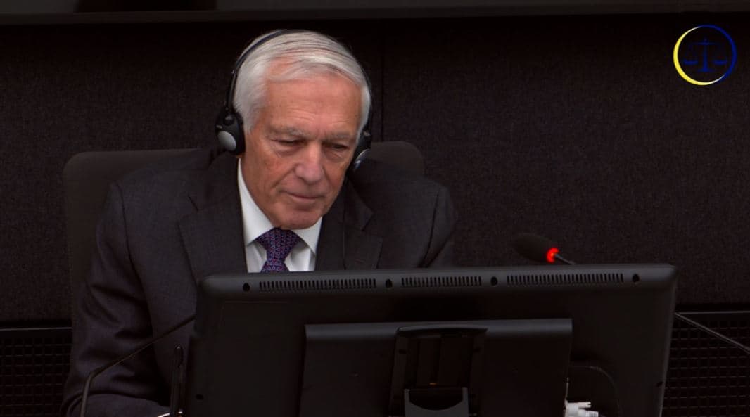 “Millosheviqi e quante terroriste UÇK-në”, Clark: I thash s’mund t’i dëbosh njerëzit nga shtëpitë e tyre