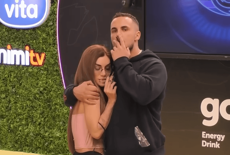 “Hajde flej me mua, t’shti në gji”, Edi dhe Bia përqafohen në oborr (VIDEO)