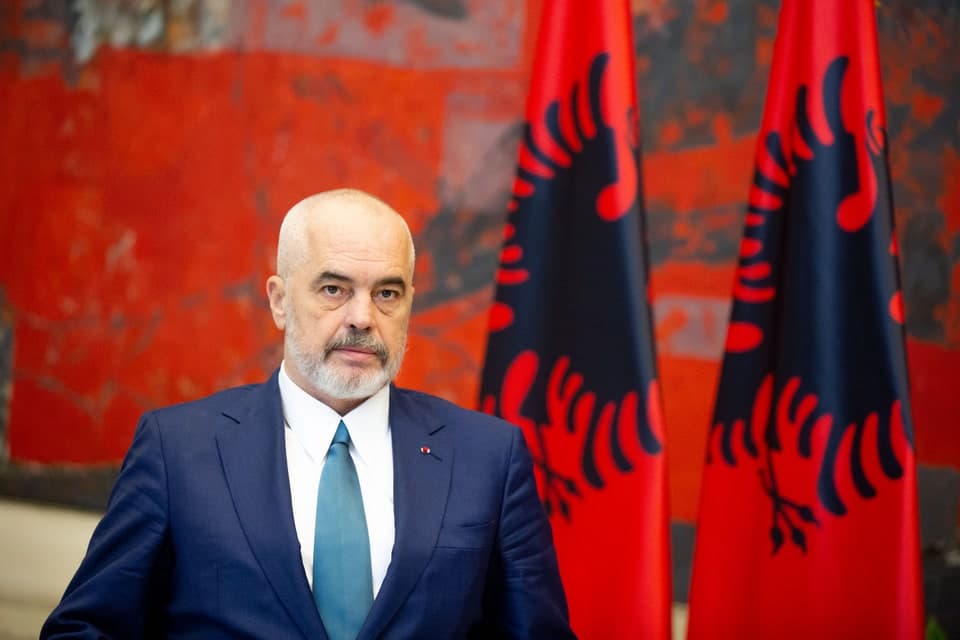 Rama me “Çetën e Profetëve”, ua uron Krishtlindjen besimtarëve
