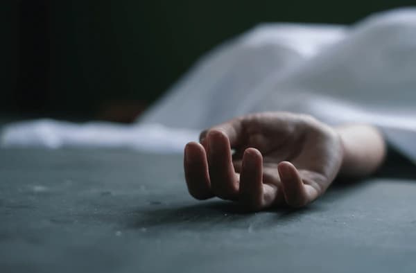 Vdes një grua në Mitrovicë, trupi dërgohet për obduksion