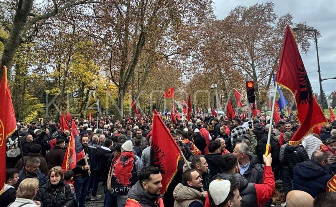 Strasburgu vishet kuqezi: Shqiptarët kërkojnë drejtësi për çlirimtarët (VIDEO)