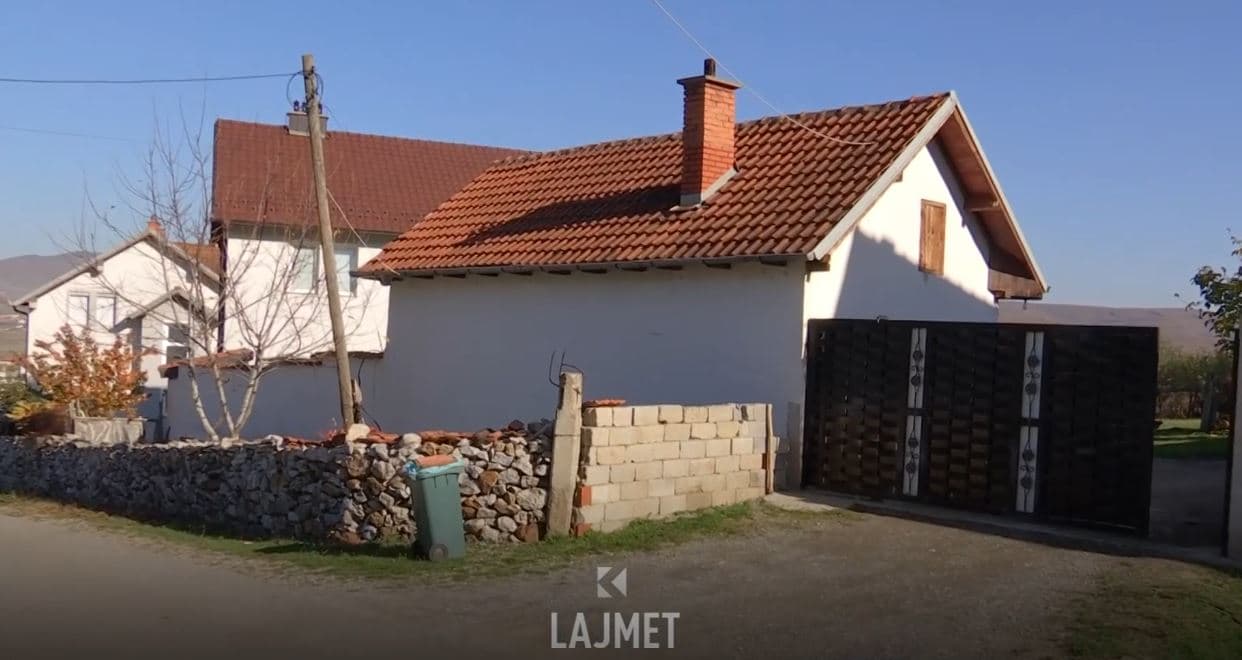 Vrasja në Fushticë: Arma shkrepi aksidentalisht, suspendohen policët (VIDEO)