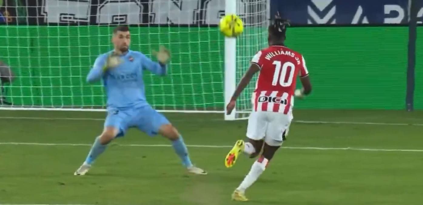 Gol sensacional nga Williams, topi dukej se po shkonte jashtë e përfundoi në rrjetë (VIDEO)