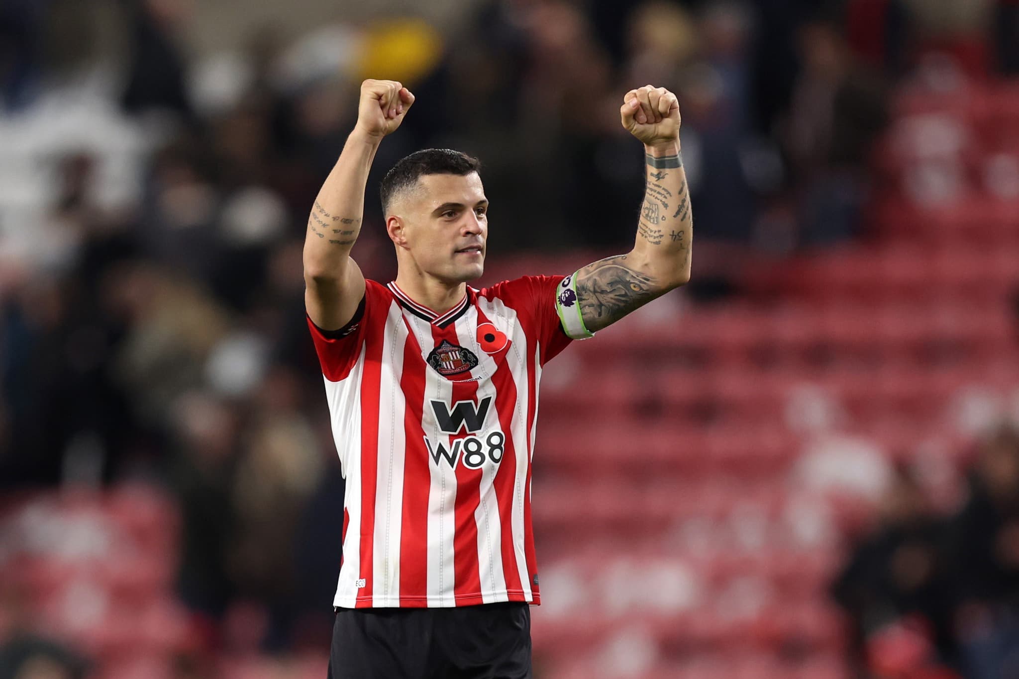 Gjest i madh nga Xhaka: Kujdeset për fëmijën që kishte të ftohtë (VIDEO)