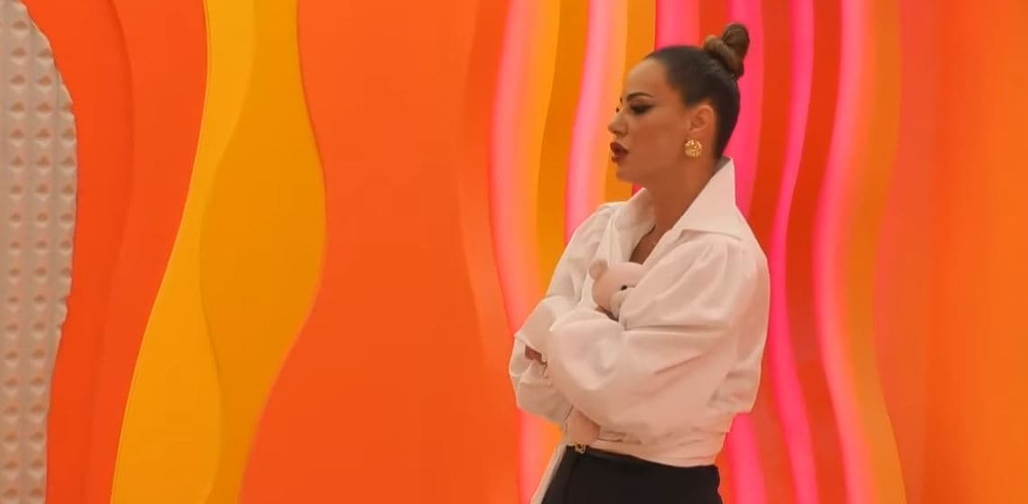 Hygerta surprizohet me arushin e vajzës, emocionohet shumë (VIDEO)