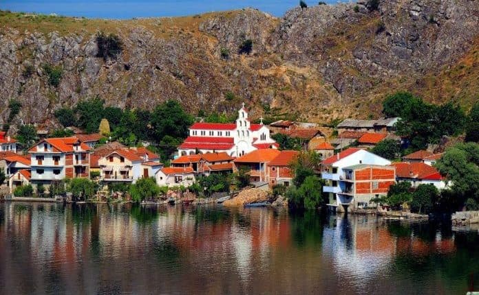 Fshati turistik i Linit shpallet ansambël arkitektonik