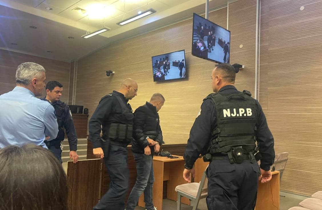 Rinis seanca për rastin e Liridona Ademajt, të akuzuarit sillen të prangosur në gjykatore