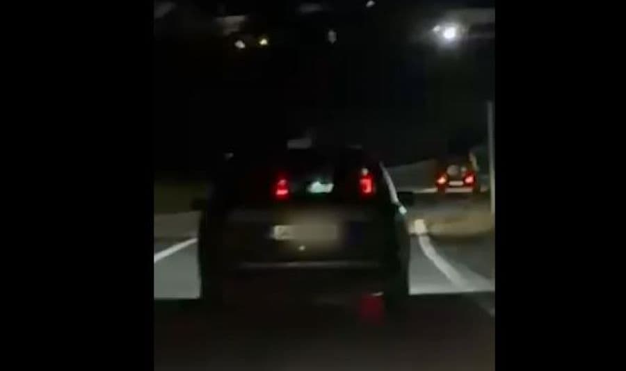 Vetura në lëvizje pa drita në Gllarevë, rrezikon komunikacionin (VIDEO)
